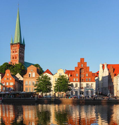 Petrikirche, Obertrave, Abendlicht, Altstadt, Lübeck, Deutschland