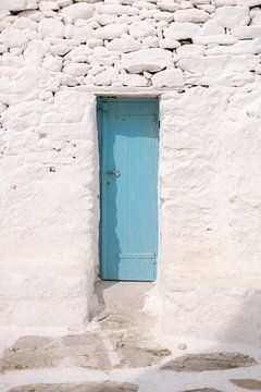Weißes Häuschen blaue Tür Mykonos | Griechenland Fotodruck | Bunte Reisefotografie von HelloHappylife