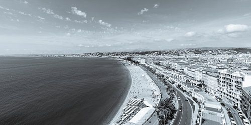 Promenade des Anglais en oude stad in Nice - monochroom