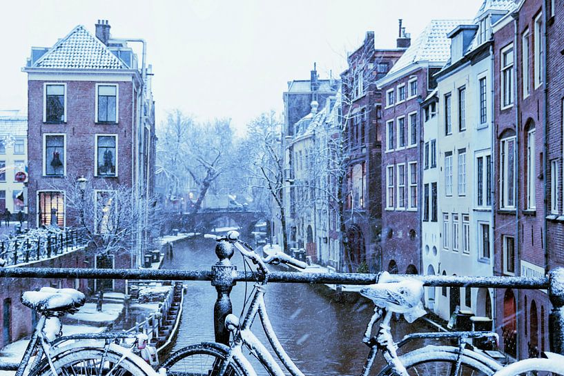 Beschneite Fahrräder in Utrecht von Jan van der Knaap