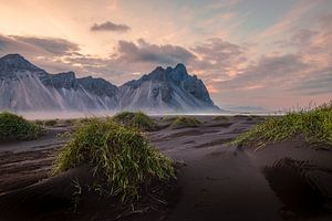 Coucher de soleil sur la plage de Stokksnes
