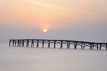 Silence - Een stille zonsopgang aan zee van Rolf Schnepp