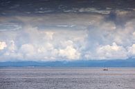 Un voilier solitaire sur l'eau par Menno Schaefer Aperçu