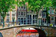 Brug en woontboot in Amsterdam in het voorjaar van Sjoerd van der Wal Fotografie thumbnail