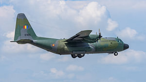 Rumänisches Transportflugzeug vom Typ Lockheed C-130B Hercules.