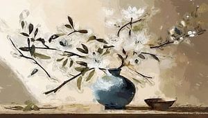 eine blaue Vase mit Blütenzweigen im Japandi-Stil.