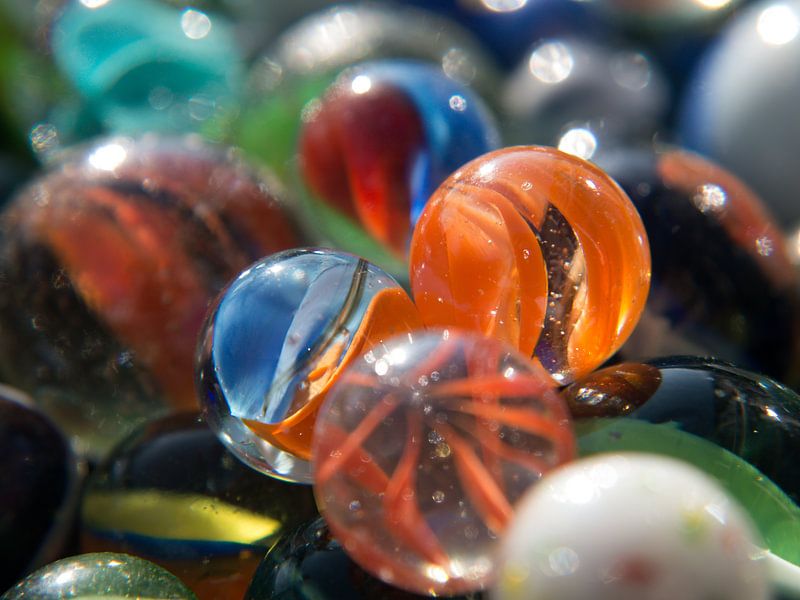 Knikkers, Marbles close-up, des billes, murmeln van Evelien Brouwer