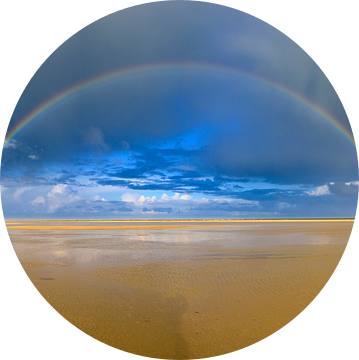 Regenboog op het strand van Texel panorama