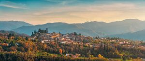 Barga Dorf Panoramablick im Herbst, Garfagnana