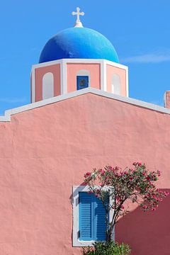 Griekenland, Santorini Blauw Rose Koepelkerkje  met Oleander van Caroline Drijber