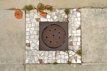 Mosaik-Kanaldeckel von MMFoto