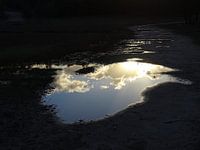 De lucht in een plas