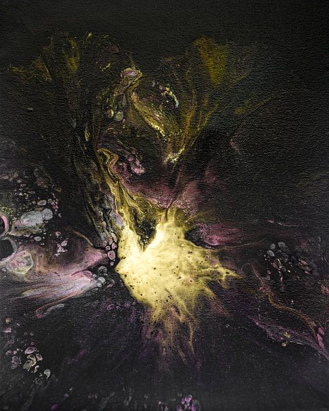 Abstract-Wervelende bloem van Hannie Kassenaar
