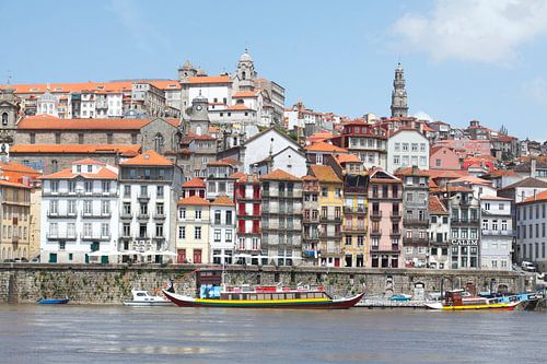  Ribeira old town district on the Douro river, Porto, Porto district, Portugal, Europe