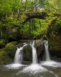 Luxemburg, Brücke und Wasserfall von Edwin Kooren