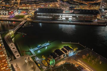 De Rijnhaven in Rotterdam met de Watertaxi en het nieuwe Fenix Museum van MS Fotografie | Marc van der Stelt
