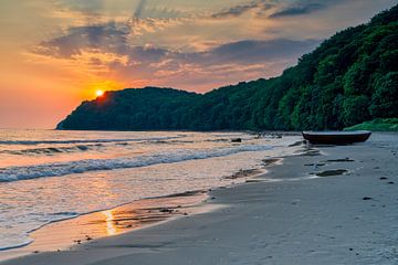 A view of Binz beach towards the pier by Andreas Völkel