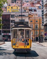 Kleurrijke tram in Lissabon