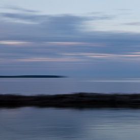 Verstild zeelandschap 5 van Jolanda Sprokholt