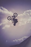 La tête dans le ciel - le BMX backflip à la perfection