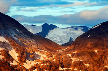 Sonnenaufgang über den Bergen des Nationalparks Hohe Tauern in Österreich