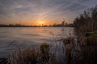 Molen de Vrijheid aan rivier de Linge bij zonsopkomst van Moetwil en van Dijk - Fotografie thumbnail