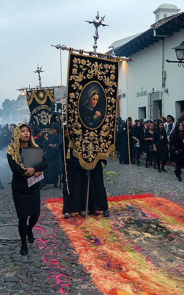 Guatemala: Paasprocessie (Antigua) by Maarten Verhees