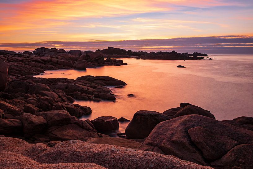 Atlantikküste in der Bretagne bei Ploumanach, Frankreich van Rico Ködder