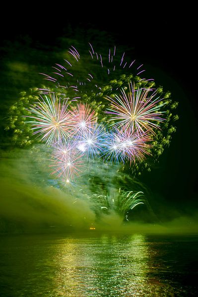 vuurwerk op de Rijn. von Fotografie Arthur van Leeuwen