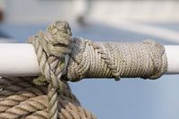 In de knoop
