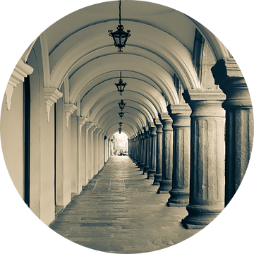 Bogen en Zuilen in Antigua van Saskia Strack