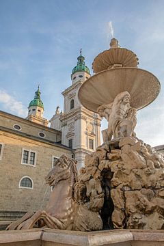 Salzburg - Salzburger Dom vom Residenzbrunnen aus gesehen von t.ART