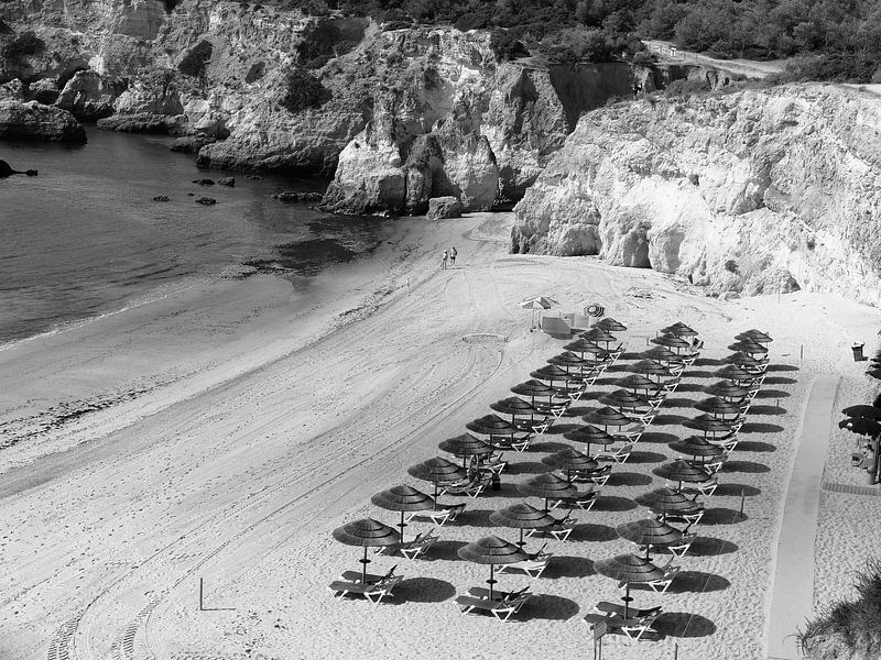 Strand und Felsen Algarve Portugal von Floris