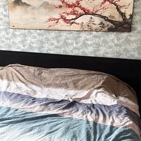 Photo de nos clients: Fleur de cerisier devant des sommets montagneux brumeux Panorama du Japandi par Digitale Schilderijen, sur ArtFrame