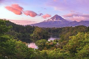 Nieuw-Zeeland Mount Taranaki in de ochtend van Jean Claude Castor