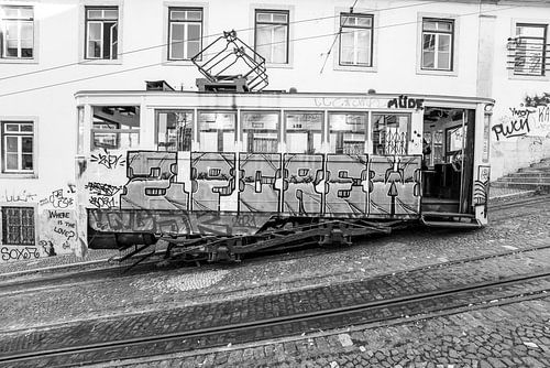 De tram van Lissabon in zwart-wit