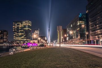 Skyline Rotterdam en Erasmusbrug van Michel Leertouwer