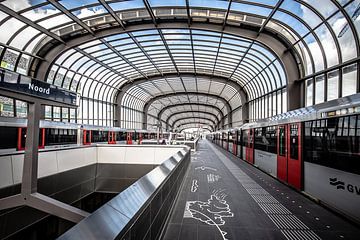 station de métro sur la ligne nord-sud d'Amsterdam