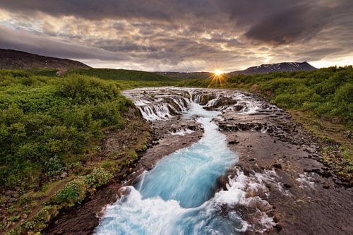 Bruarfoss - Grote waterval in het avondlicht