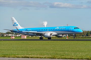 KLM Cityhopper Embraer 190/195 (PH-EZL). van Jaap van den Berg