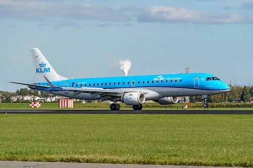 KLM Cityhopper Embraer 190/195 (PH-EZL).
