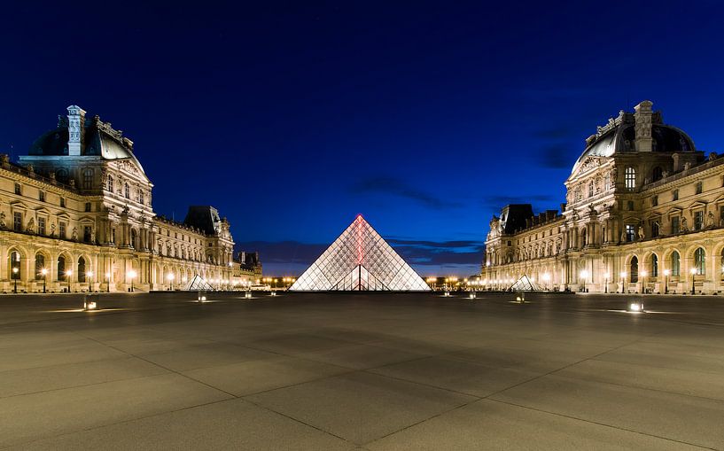 Louvre by night van Ruud van der Aalst