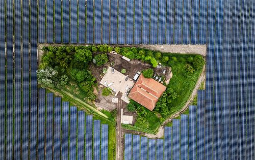 Een Zee van Zonnepanelen van Freek van den Bergh