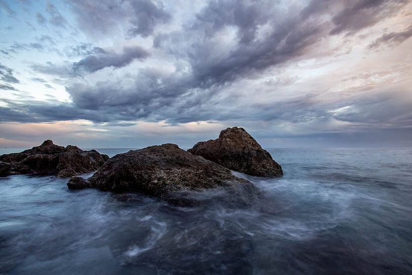 Rust boven het Vulkanisch Water – Lanzarote van Wim Brauns