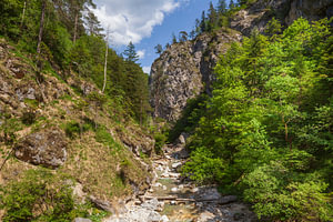 Kaiserbach mit Felsen
