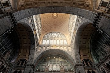 Halle des Antwerpener Hauptbahnhofs im Art-Deco-Stil von gaps photography