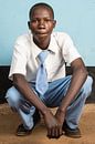 Een leerling middelbare school in Tanzania van Jeroen Middelbeek thumbnail