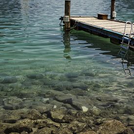 Débarcadère et bateau à voile dans le lac Achensee sur Sara in t Veld Fotografie