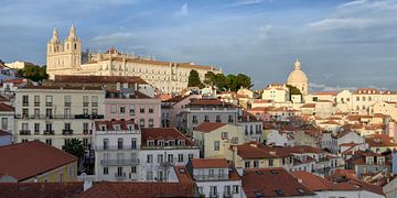 Een panoramisch uitzicht over de Alfama - Prachtig Lissabon