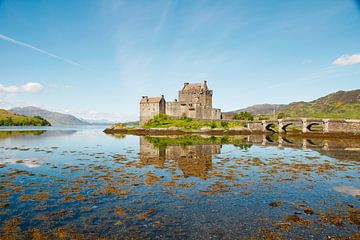 Scottish castle van Peter Schoo - Natuur & Landschap